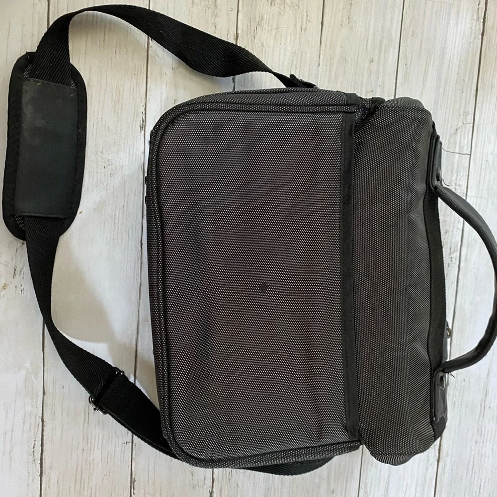 Nikon Genuine DSLR Camera Bag Black - Adjustable Compartments